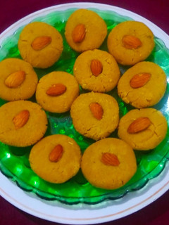 થાબડી પેંડા (Thabdi Penda Recipe In Gujarati) રેસીપી મુખ્ય ફોટો