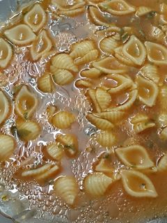 صورة لوصفة طريقة عمل شوربة مكرونة الاصداف