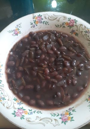 Una foto de Frijoles con pemuche y epazote