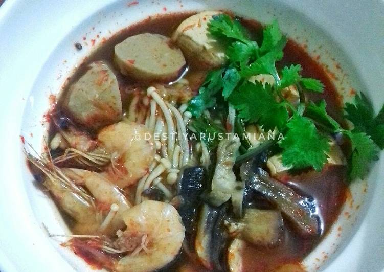 Cara Gampang Menyiapkan Tom Yam Seafood Mushroom, Enak Banget