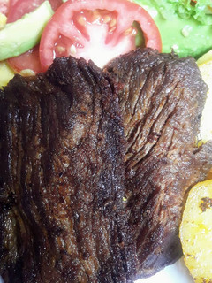 Una foto de Malaya Dorada con papas y ensalada🇵🇪#BICENTENARIO
