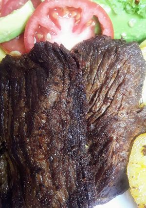 Una foto de Malaya Dorada con papas y ensalada🇵🇪#BICENTENARIO