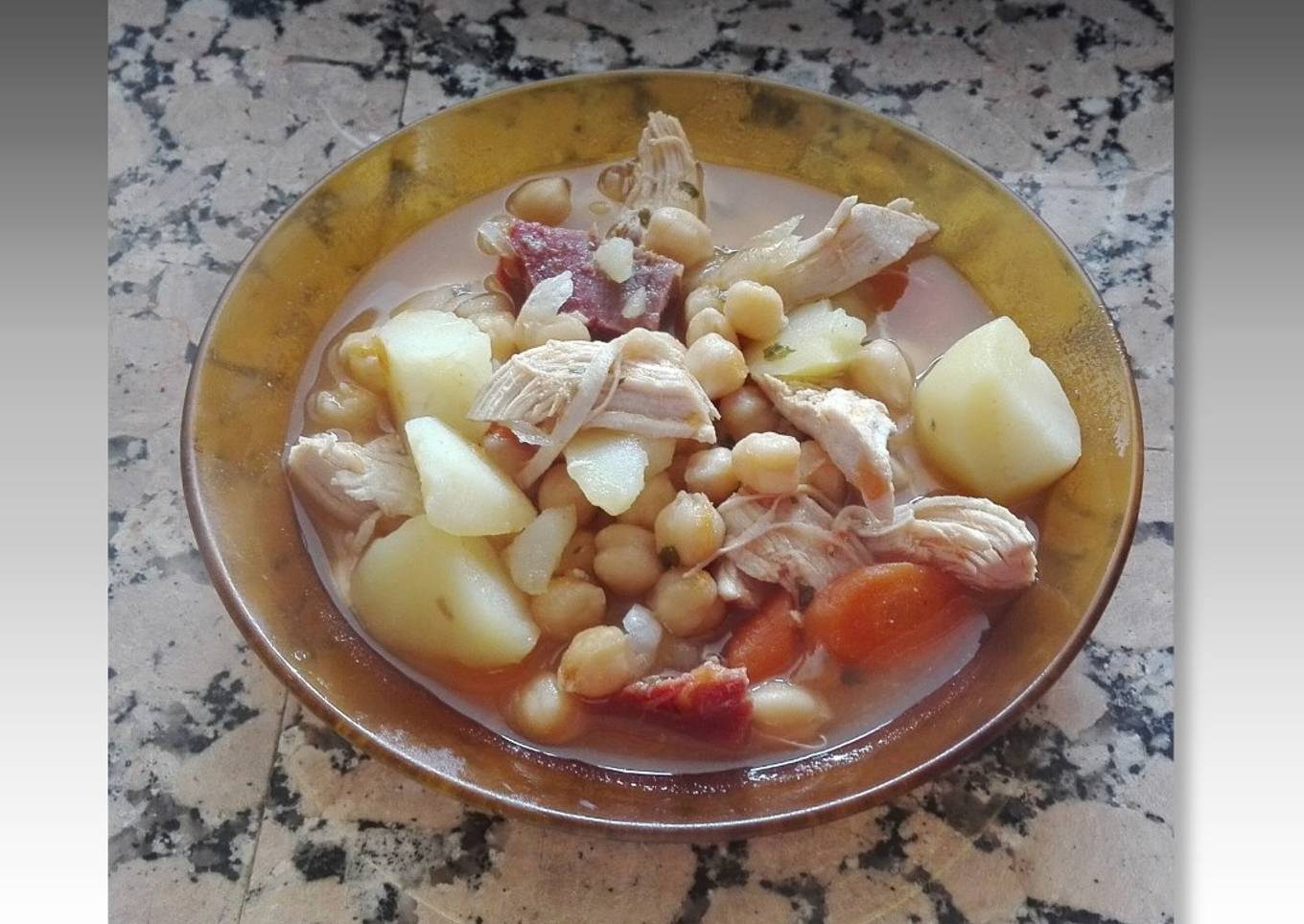 Sopa de garbanzo con verduras