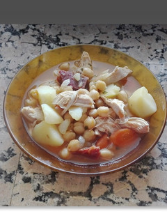 Una foto de Sopa de garbanzo con verduras