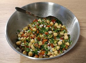 Foto principal de Ensalada de rúcula con garbanzos