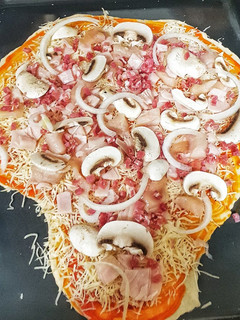 Una foto de 🍕 Pizza casera con masa hecha a mano 👌