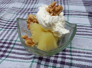 Una foto de Ananá con crema y nueces 🍍😍 | Piña con crema | Fácil y rápida