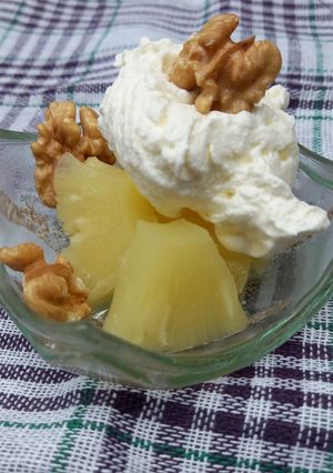 Una foto de Ananá con crema y nueces 🍍😍 | Piña con crema | Fácil y rápida