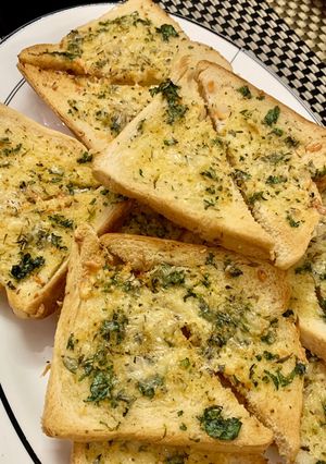 A picture of Garlic bread.