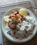 Pollo con tocino y arroz a la jardinera blanco