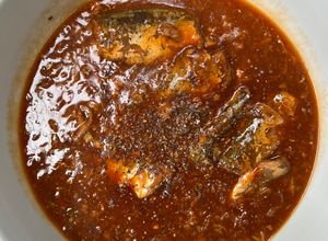 Hình của món Cá hộp ba cô gái.