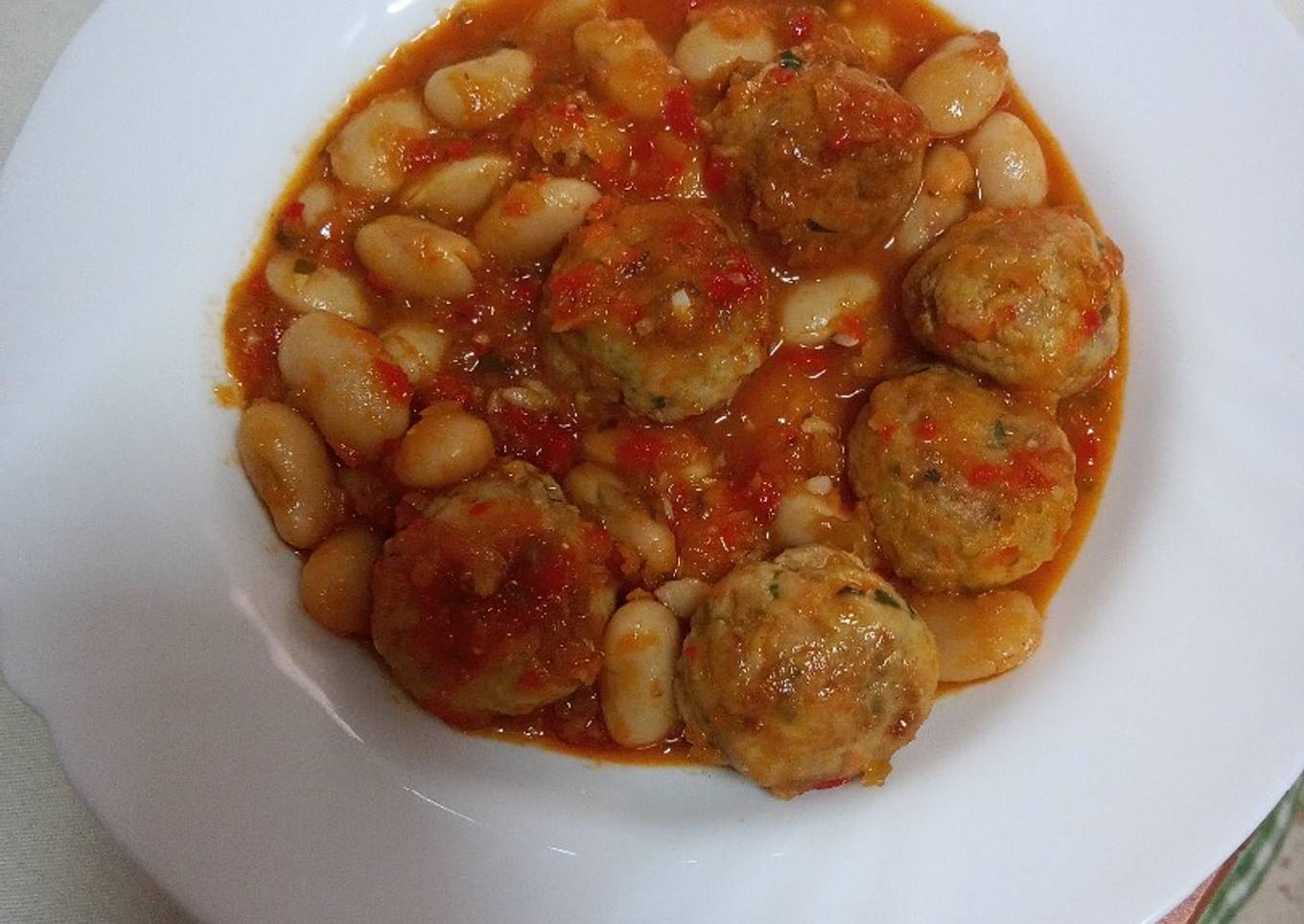 Guiso de judiones con albóndigas de secreto ibérico