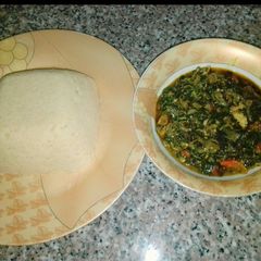 A picture of Tuwon semo n spinach soup.