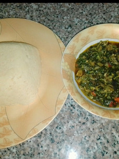A picture of Tuwon semo n spinach soup.