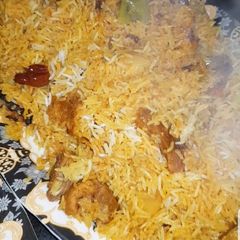 A picture of Kache gosht ki biryani.