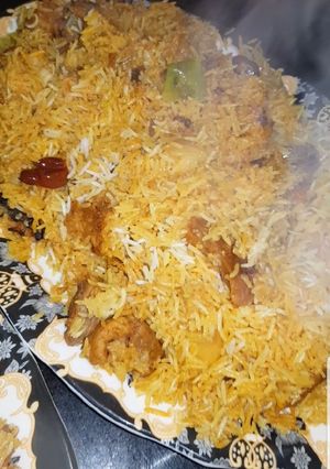 A picture of Kache gosht ki biryani.