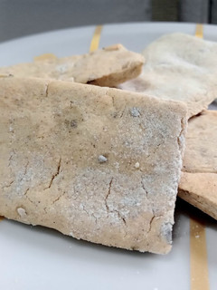 Una foto de Crackers de arvejas y semillas 🧉 vegan y sin tacc