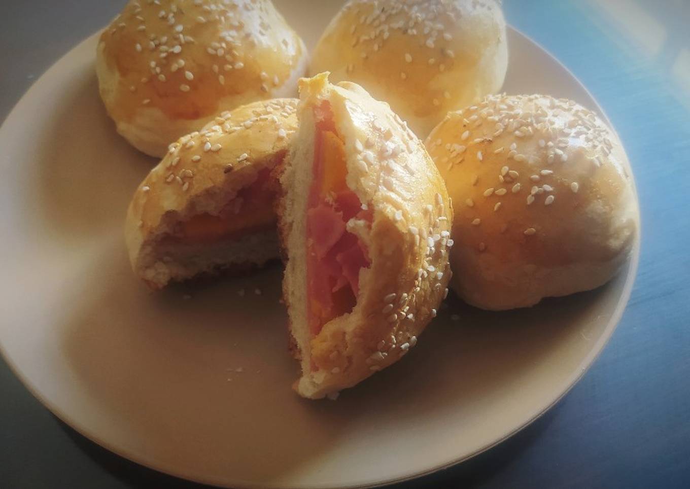 Bollos rellenos de jamón y queso