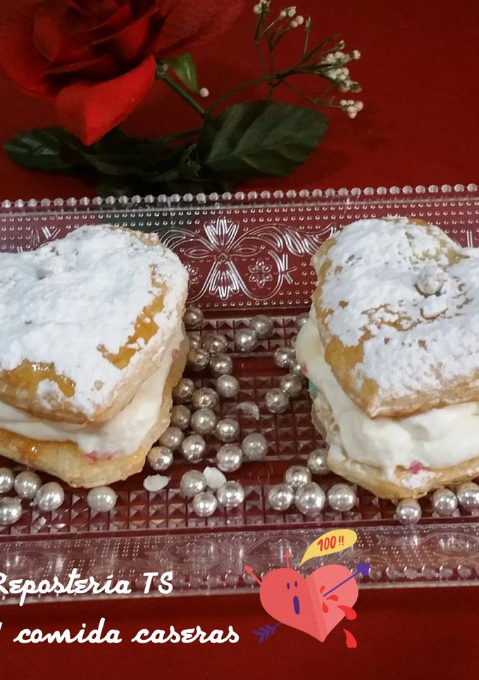 Una foto de Corazón de hojaldre relleno de nata