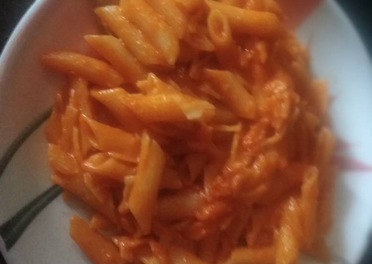 Red sauce pasta with water