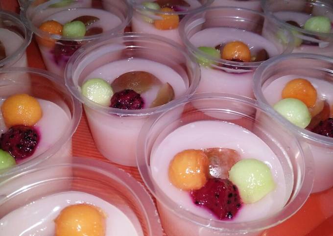 Bagaimana Menyiapkan Homemade Silky Pudding rasa Strawberry Anti Gagal