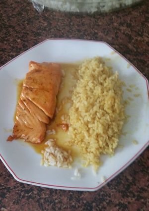 Una foto de Salmón en salsa de naranja