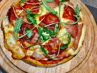 Pizza 🍕phô mai - thịt nguội và salami