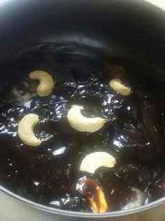 தலைப்பு : கேரளா ப்ளாக் ஹல்வா (தேங்காய் பால் ஹல்வா)(kerala black halwa recipe in tamil) செய்முறை முக்கிய புகைப்படம்