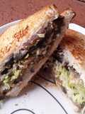 Sándwich de berenjenas y mayonesa de ajo..🤔