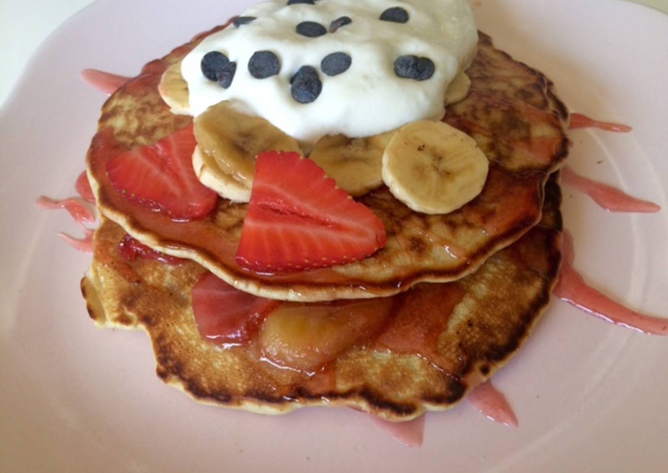 Tortitas de avena integral con plátano y fresas