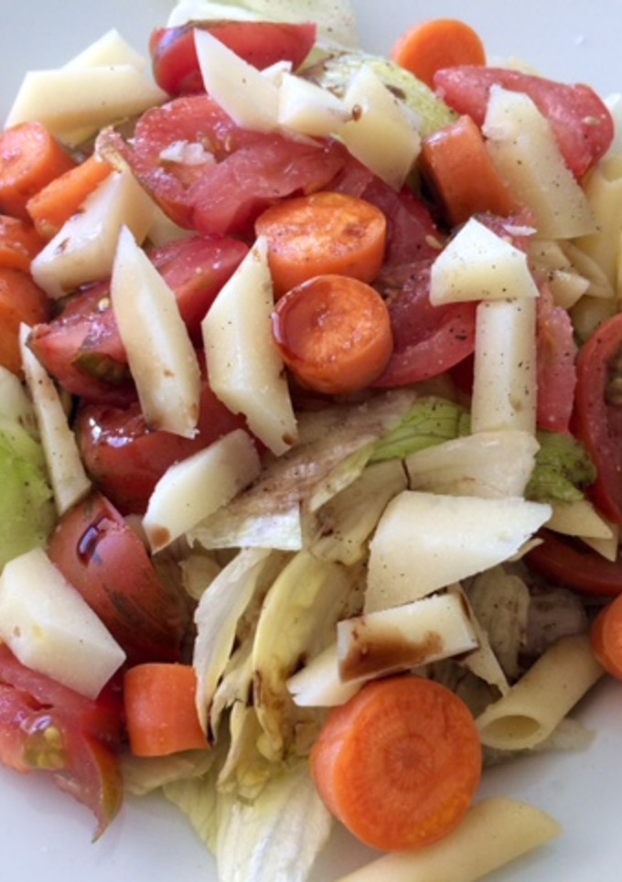 Una foto de Ensalada de pasta con queso curado