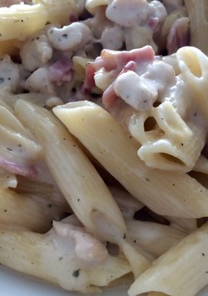 Una foto de Macarrones carbonara con pollo