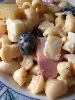 Una foto de Ensalada de pasta con lacón