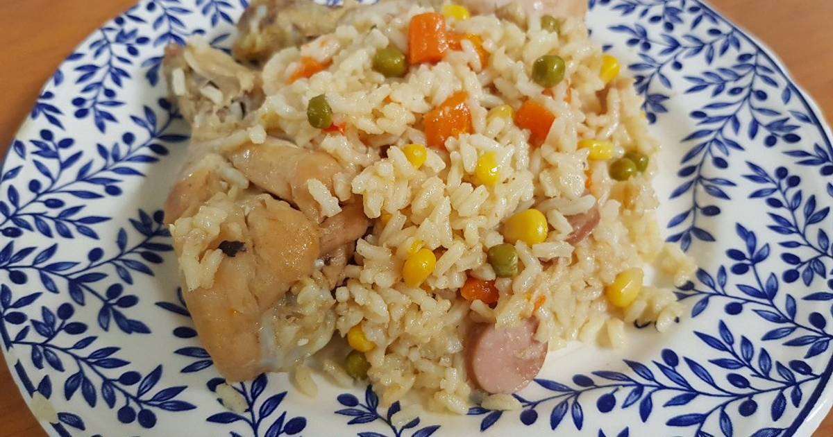 Arroz con pollo, zanahoria, maíz, guisantes y salchicha Receta de Mariangel  Gomez- Cookpad
