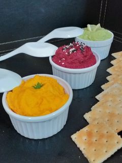 Una foto de Triologia de Hummus