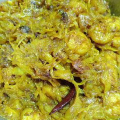 A picture of Prawn cabbage curry.