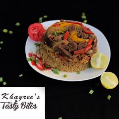 A picture of Maqlooba rice.