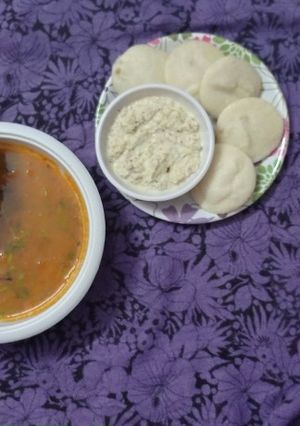 રવા ઈડલી (Rava Idli Recipe In Gujarati) રેસીપી મુખ્ય ફોટો