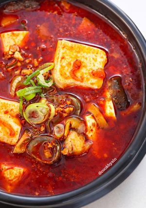 Foto resep Sundubu Jjigae (Korean Spicy Soft Tofu Stew)