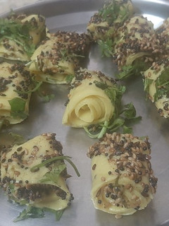 ખાંડવી (Khandvi Recipe In Gujarati) રેસીપી મુખ્ય ફોટો
