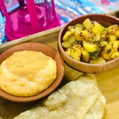 A picture of Jhat pat halwa pori.