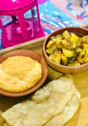 A picture of Jhat pat halwa pori.