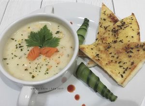 Foto resep Cream soup with garlic bread