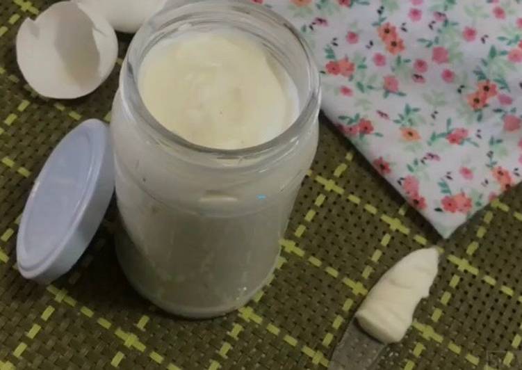 Quick and Easy Homemade Mayonnaise