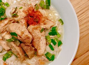 Hình của món Cháo Gà Xé Topping Gà Rang Nước Mắm.