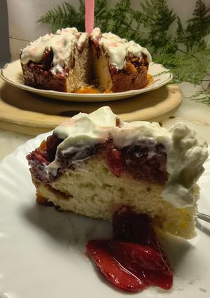 Una foto de Torta Invertida De Frutillas