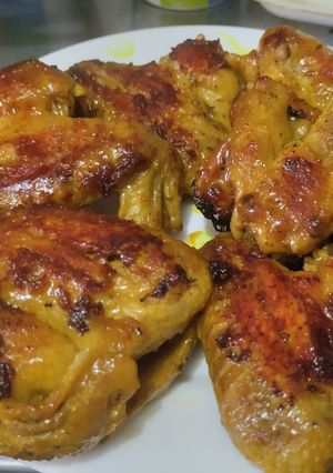 Una foto de Alitas de pollo en salsa de naranja agridulces🍊🍗🍯