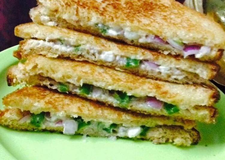 Simple Way to Prepare Speedy Grilled Cheesy vegetable sandwich