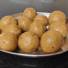 A picture of Aate ke ladoo sindhi style.