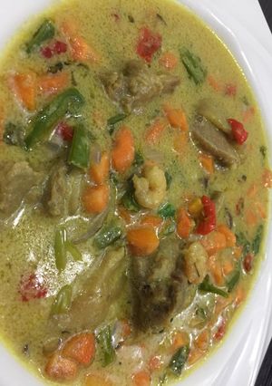 A picture of Chicken coconut sauce.